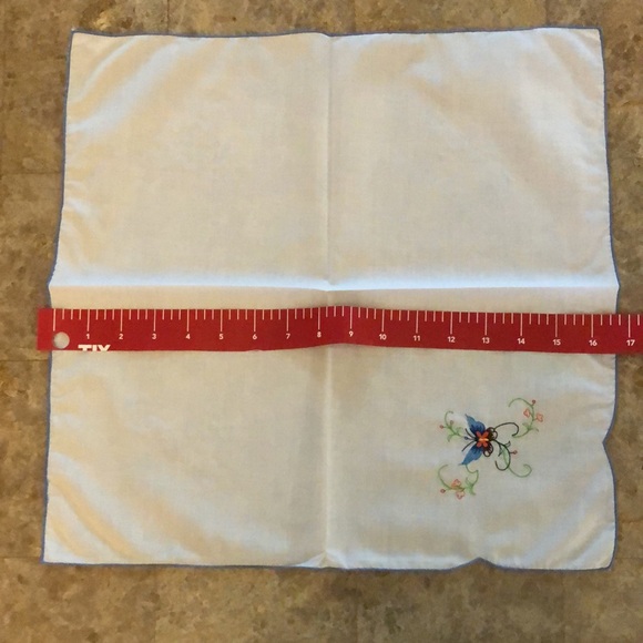 Vintage 1977 NWOT BUTTERFLY EMBROIDERED NAPKINS - Picture 4 of 5